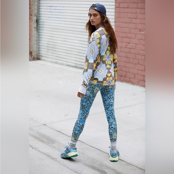 💙FREE PEOPLE FP MOVEMENT KEEP ROLLING LONG SLEEVE TEE IN ARCTIC MIST COMBO L - Picture 1 of 5